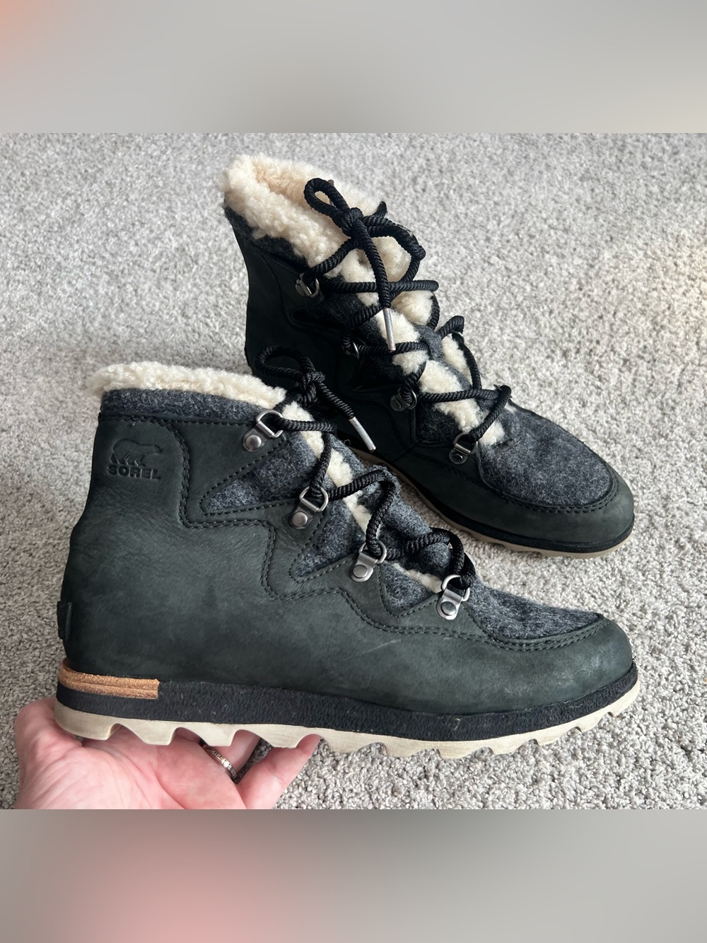 Sorel Sneakchic Alpine Holiday Size 8 Shearling Leather Waterproof Snow Boots